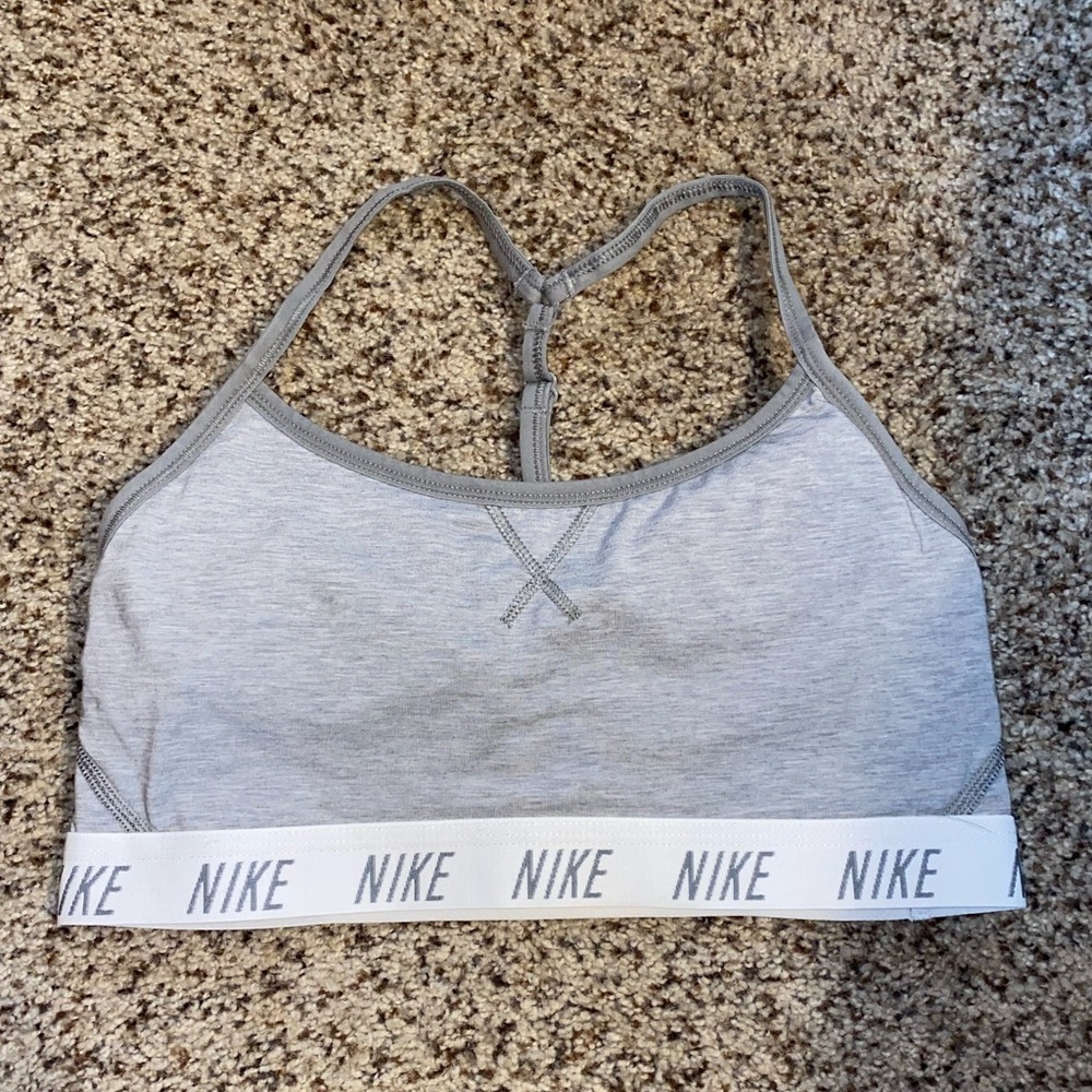 GREY NIKE SPORTS BRA